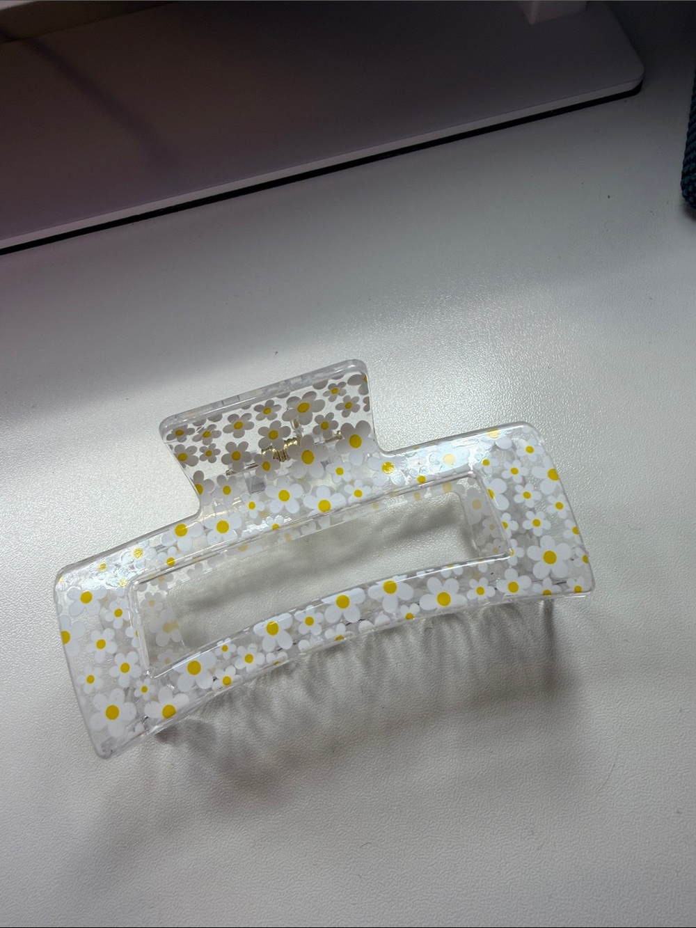Clear Daisy Acrylic Hair Claw - Yellow & White
